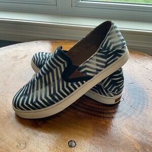 Olukai Pehuea Pa'i Slip on Canvas Sneakers Shoes 20360-LR18 Size 7.5 LAVA